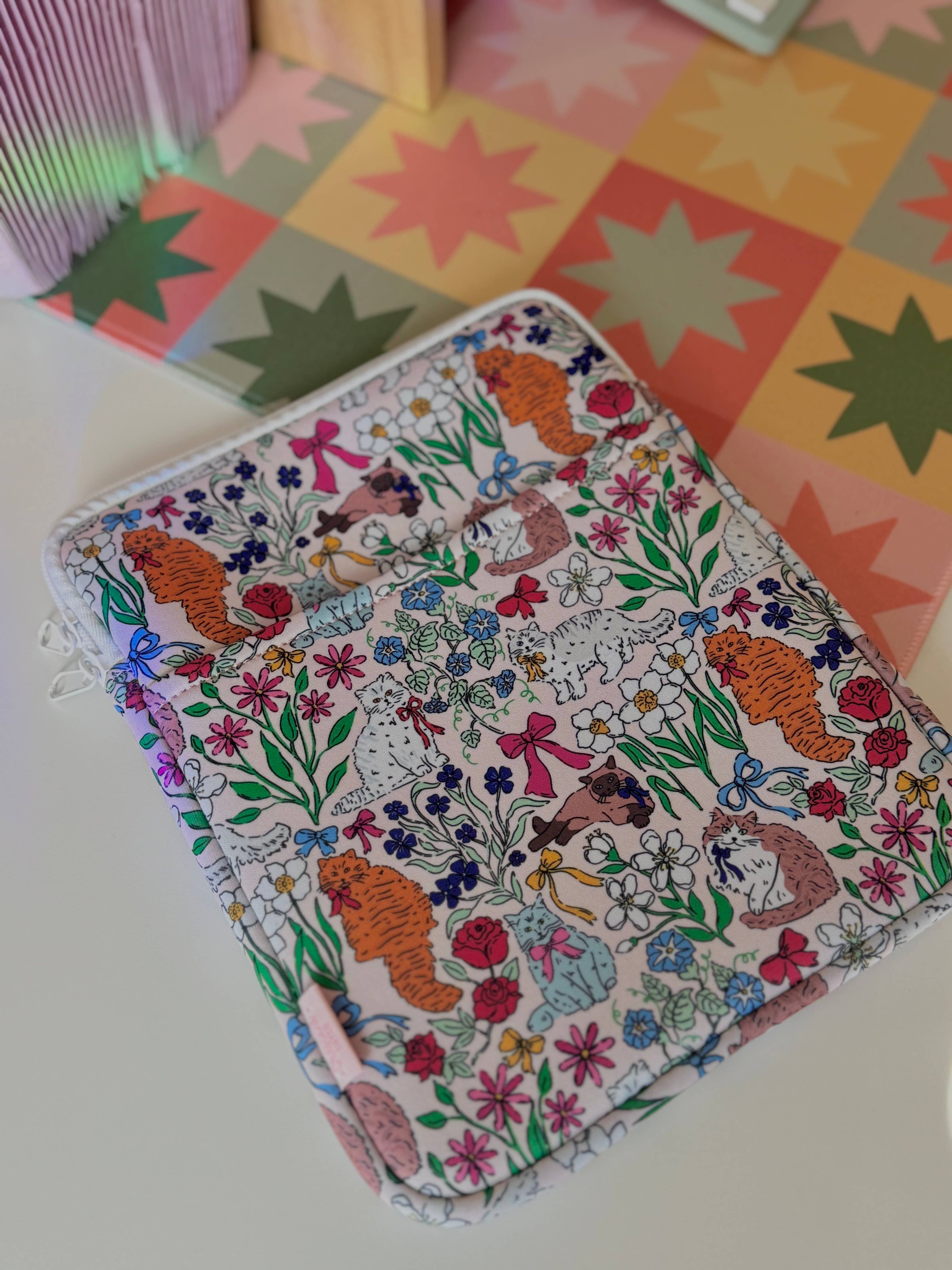 Vintage Cats & Bows Book & Kindle Pouch, Medium E-Reader Zip up Book Sleeve