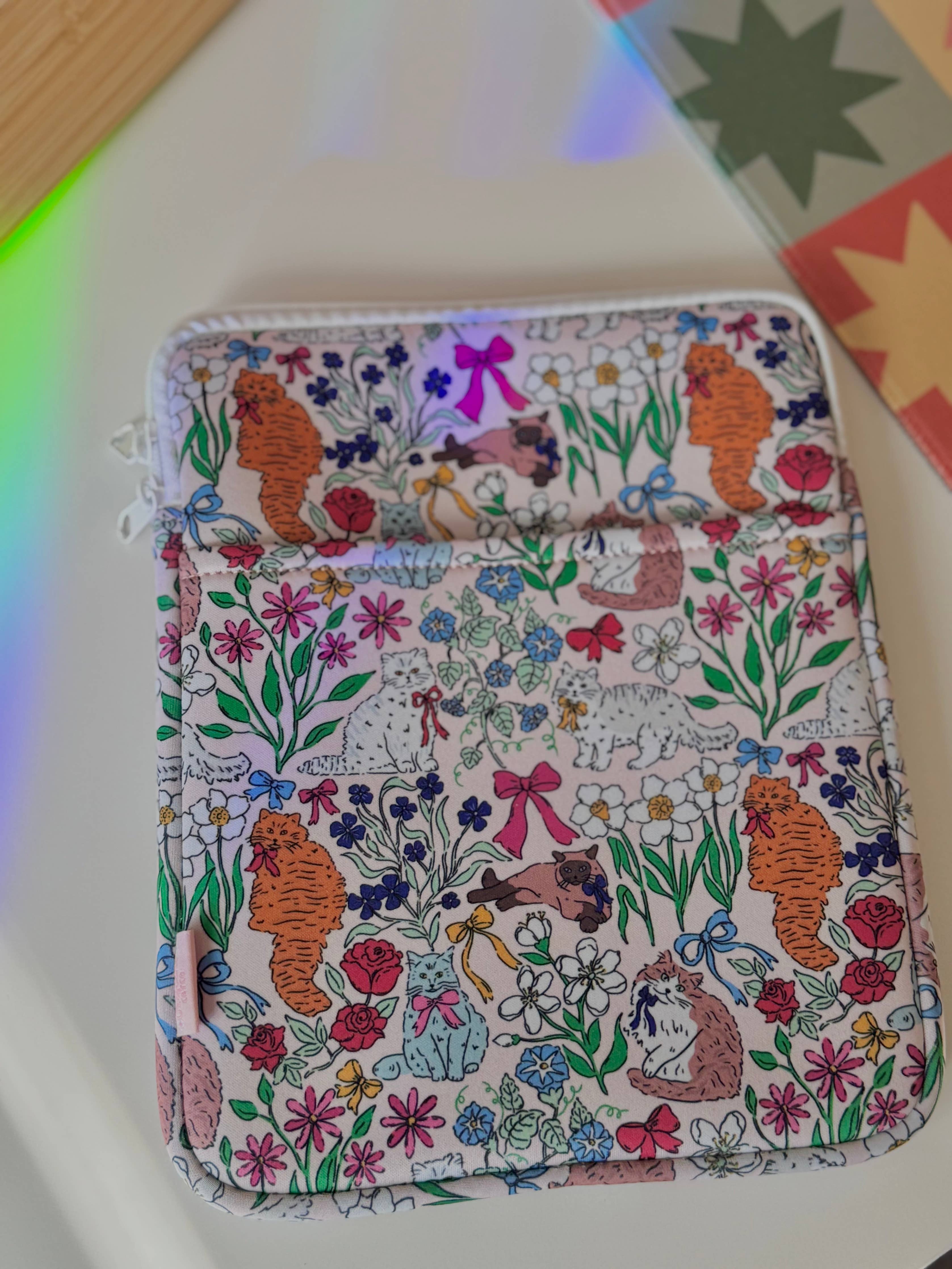 Vintage Cats & Bows Book & Kindle Pouch, Medium E-Reader Zip up Book Sleeve