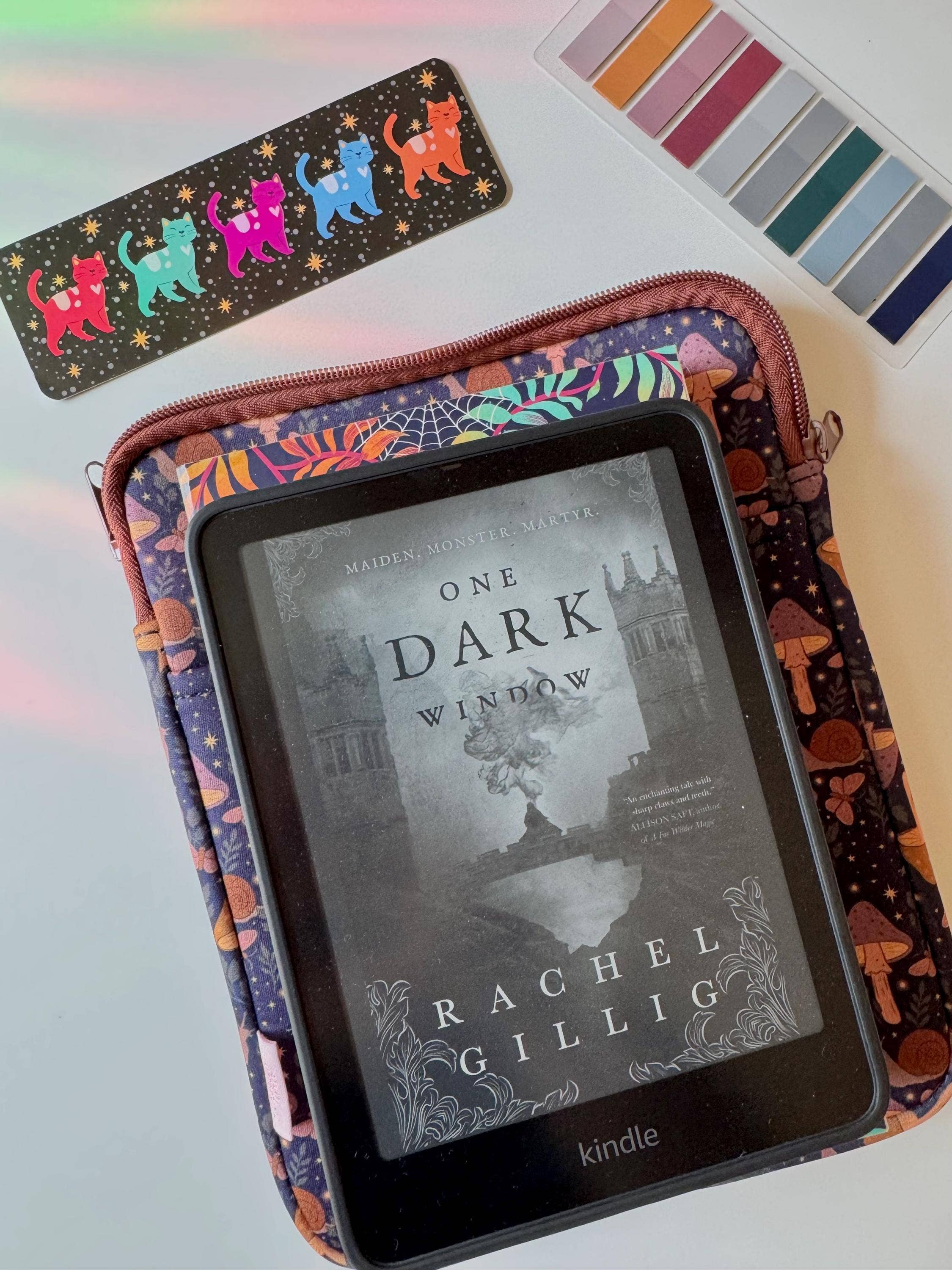 Dachshund Garden Book & Kindle Pouch, Medium E-Reader Zip up Book Sleeve (Copy)