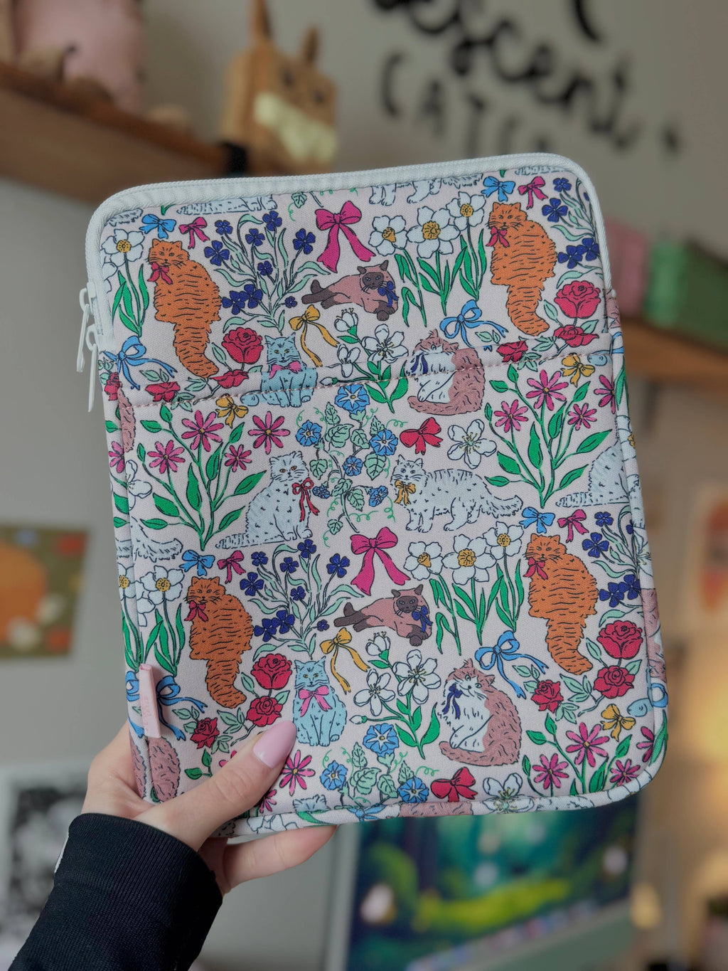 Vintage Cats & Bows Book & Kindle Pouch, Medium E-Reader Zip up Book Sleeve